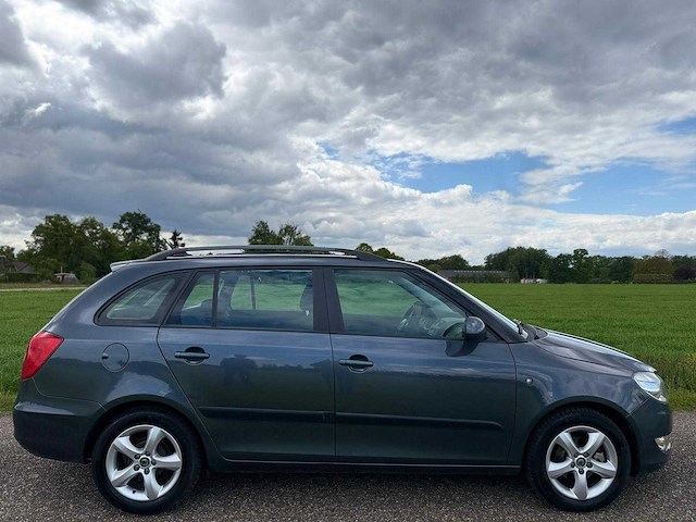 Skoda - 2010 - fabia combi - 1.2 tdi greenline - personenauto - 37-nld-8 - afbeelding 7 van  12
