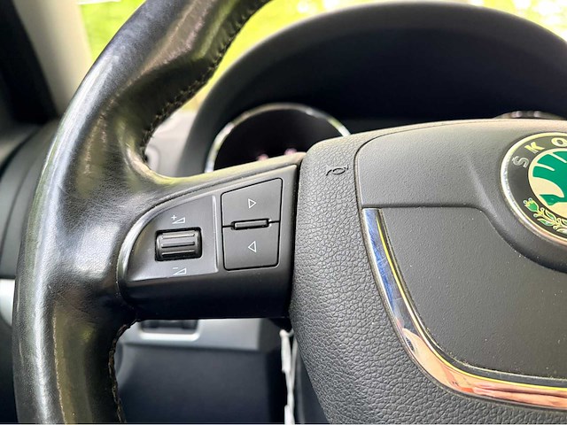 Skoda - 2010 - yeti - 1.2 tsi elegance - personenauto - afbeelding 7 van  18