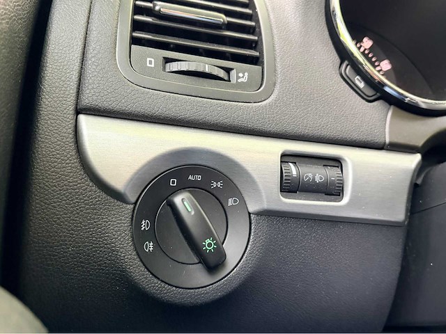 Skoda - 2010 - yeti - 1.2 tsi elegance - personenauto - afbeelding 9 van  18