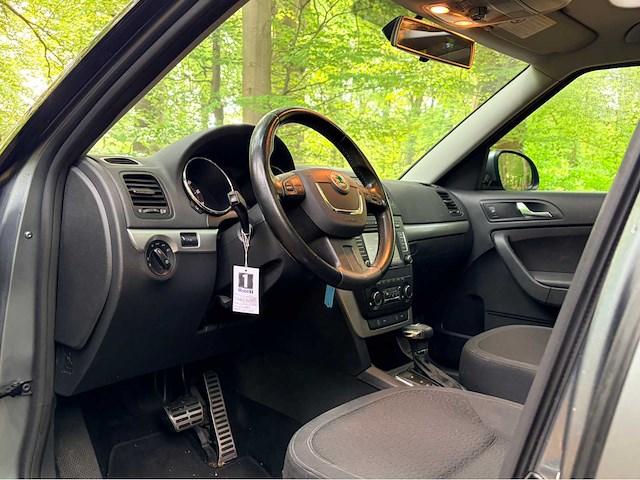Skoda - 2010 - yeti - 1.2 tsi elegance - personenauto - afbeelding 16 van  18