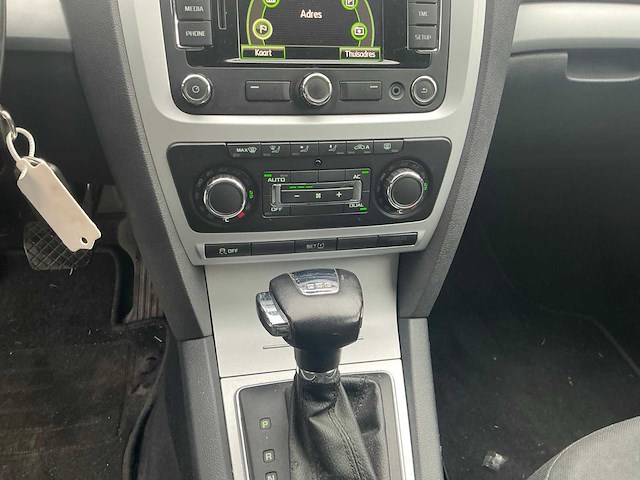 Skoda - 2011 - octavia combi - 1.2 tsi ambition bns - personenauto (xd-761-p) - afbeelding 4 van  22