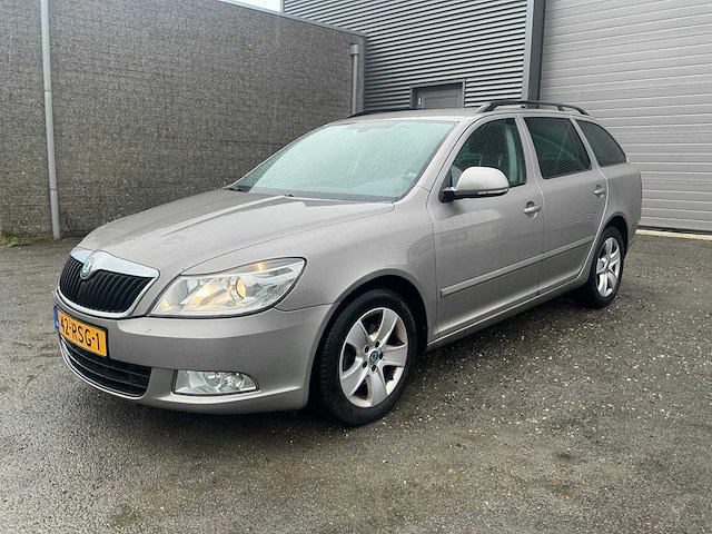 Skoda - 2011 - octavia combi - 1.2 tsi ambition bns - personenauto (xd-761-p) - afbeelding 1 van  22