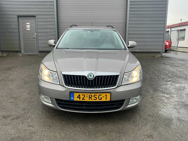 Skoda - 2011 - octavia combi - 1.2 tsi ambition bns - personenauto (xd-761-p) - afbeelding 8 van  22
