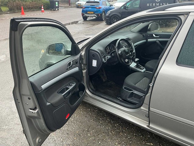 Skoda - 2011 - octavia combi - 1.2 tsi ambition bns - personenauto (xd-761-p) - afbeelding 20 van  22