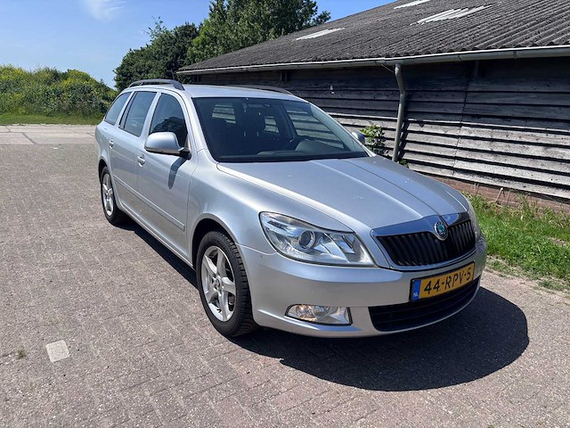 Skoda - 2011 - octavia combi - 1.2 tsi ambition bns - personenauto - afbeelding 11 van  20
