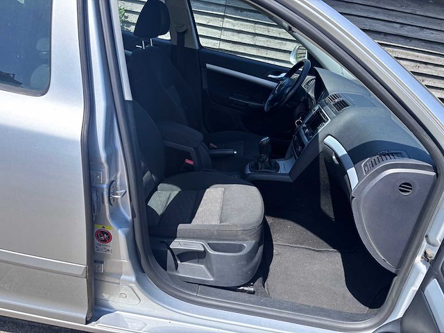 Skoda - 2011 - octavia combi - 1.2 tsi ambition bns - personenauto - afbeelding 15 van  20