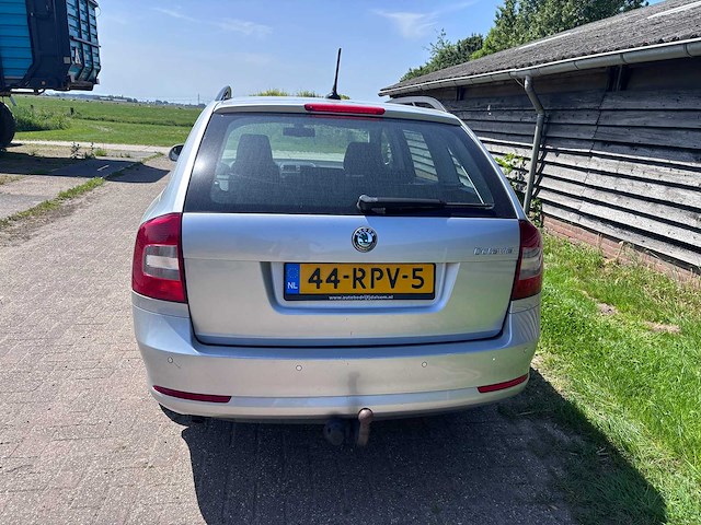 Skoda - 2011 - octavia combi - 1.2 tsi ambition bns - personenauto - afbeelding 16 van  20