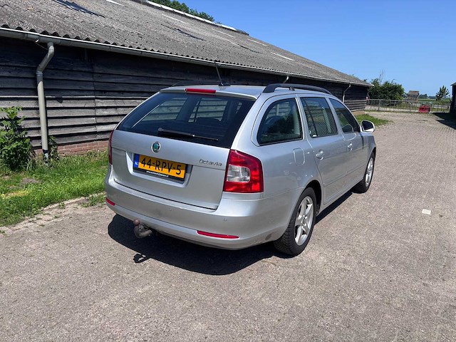 Skoda - 2011 - octavia combi - 1.2 tsi ambition bns - personenauto - afbeelding 4 van  10