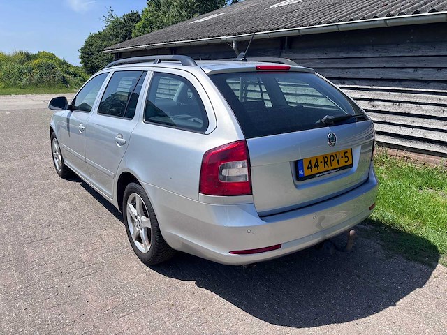 Skoda - 2011 - octavia combi - 1.2 tsi ambition bns - personenauto - afbeelding 7 van  10