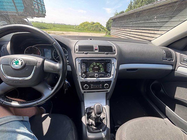 Skoda - 2011 - octavia combi - 1.2 tsi ambition bns - personenauto - afbeelding 10 van  10