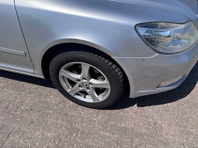 Skoda - 2011 - octavia combi - 1.2 tsi ambition bns - personenauto - afbeelding 5 van  16