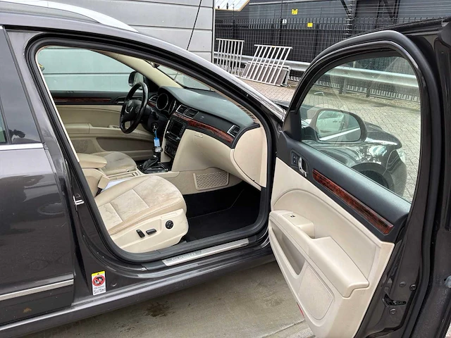 Skoda - 2011 - superb combi - 2.0 tsi elegance bns - personenauto - afbeelding 6 van  26