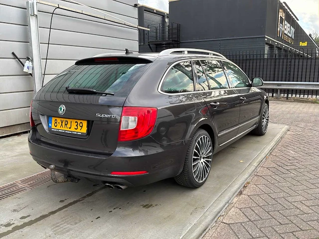 Skoda - 2011 - superb combi - 2.0 tsi elegance bns - personenauto - afbeelding 21 van  26