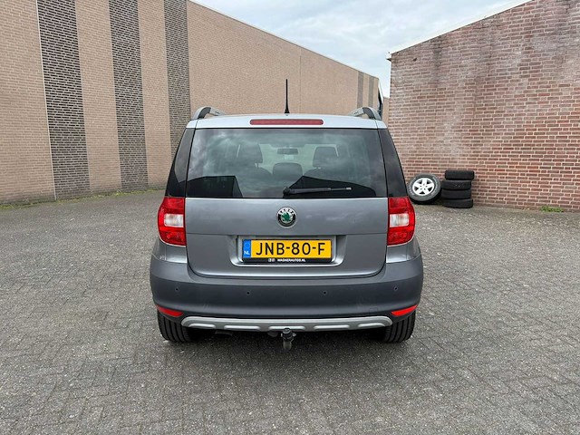 Skoda - 2012 - yeti outdoor - 1.2 tsi elegance -jnb-80-f - afbeelding 6 van  10