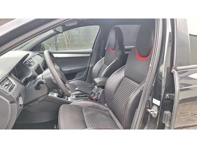 Skoda - 2013 - octavia - vrs combi 1.6 tdi - personenauto - afbeelding 16 van  22