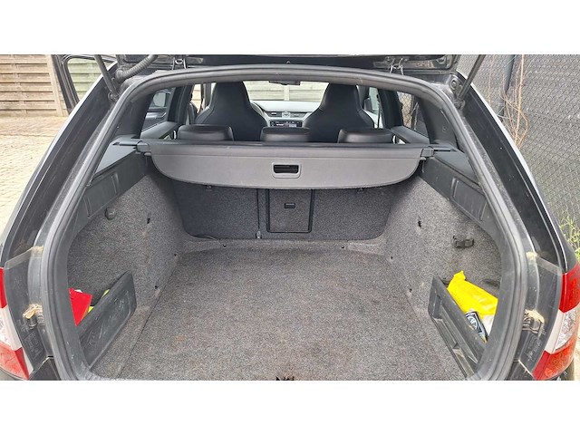 Skoda - 2013 - octavia - vrs combi 1.6 tdi - personenauto - afbeelding 18 van  22