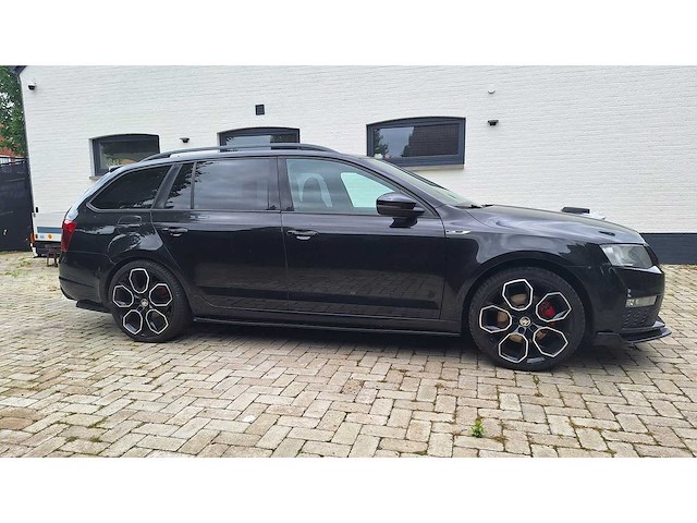 Skoda - 2013 - octavia - vrs combi 1.6 tdi - personenauto - afbeelding 2 van  22