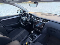 Skoda - 2017 - octavia combi - 1.0 tsi grt st. bns - pv-508-f - afbeelding 12 van  17
