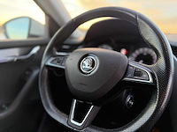 Skoda - 2017 - octavia combi - 1.0 tsi grt st. bns - pv-508-f - afbeelding 2 van  17