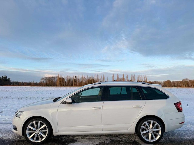 Skoda - 2017 - octavia combi - 1.0 tsi grt st. bns - pv-508-f - afbeelding 10 van  17