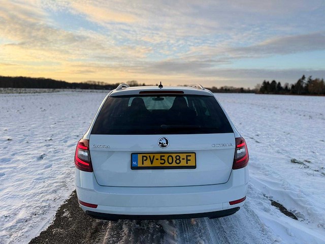 Skoda - 2017 - octavia combi - 1.0 tsi grt st. bns - pv-508-f - afbeelding 15 van  17