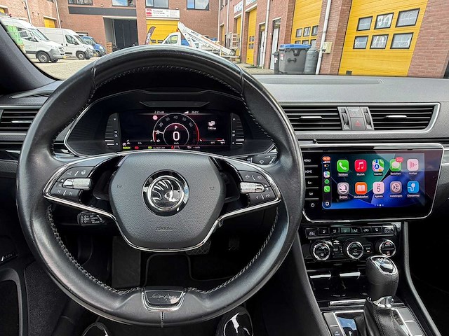 Skoda - 2020 - superb combi - 1.4 tsi iv l&k sportline - phev - full options - automaat - personenauto - afbeelding 3 van  37