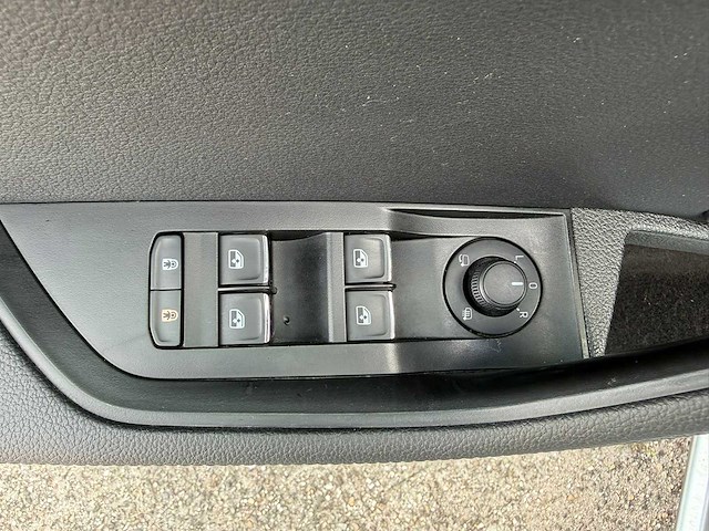Skoda - 2020 - superb combi - 1.4 tsi iv l&k sportline - phev - full options - automaat - personenauto - afbeelding 16 van  37