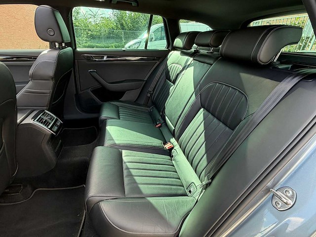 Skoda - 2020 - superb combi - 1.4 tsi iv l&k sportline - phev - full options - automaat - personenauto - afbeelding 17 van  37