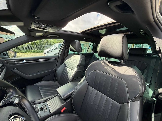 Skoda - 2020 - superb combi - 1.4 tsi iv l&k sportline - phev - full options - automaat - personenauto - afbeelding 18 van  37