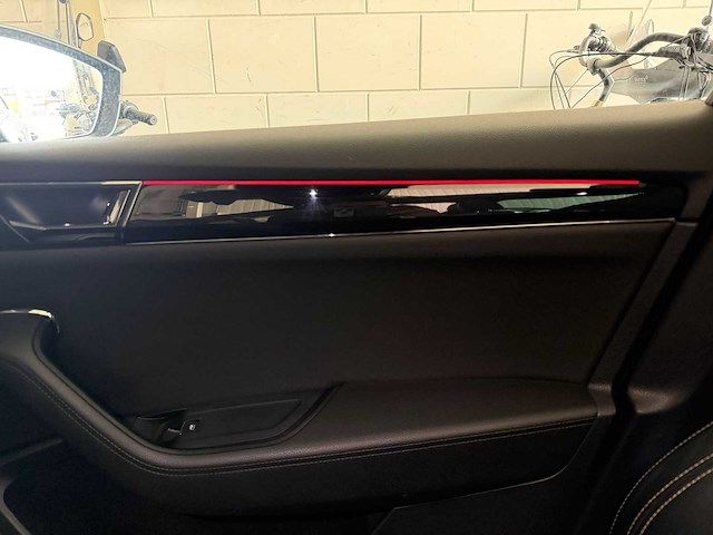 Skoda - 2020 - superb combi - 1.4 tsi iv l&k sportline - phev - full options - automaat - personenauto - afbeelding 30 van  37