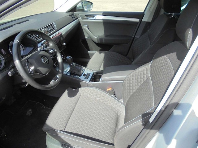 Skoda - 2021 - superb combi - 1.4 tsi iv bnsedplus - belgie - afbeelding 13 van  16