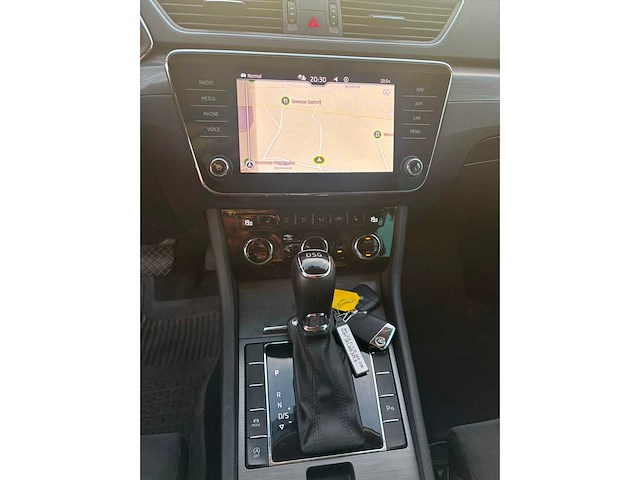 Skoda - 2021 - superb combi - 1.5 tsi sportl. bns - personenauto - n-400-nd - afbeelding 2 van  11