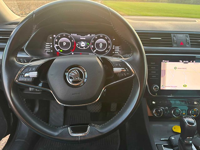 Skoda - 2021 - superb combi - 1.5 tsi sportl. bns - personenauto - n-400-nd - afbeelding 3 van  11