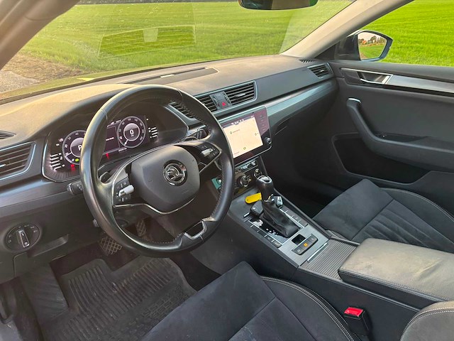 Skoda - 2021 - superb combi - 1.5 tsi sportl. bns - personenauto - afbeelding 3 van  16