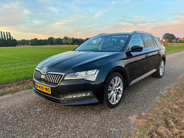 Skoda - 2021 - superb combi - 1.5 tsi sportl. bns - personenauto - afbeelding 1 van  16