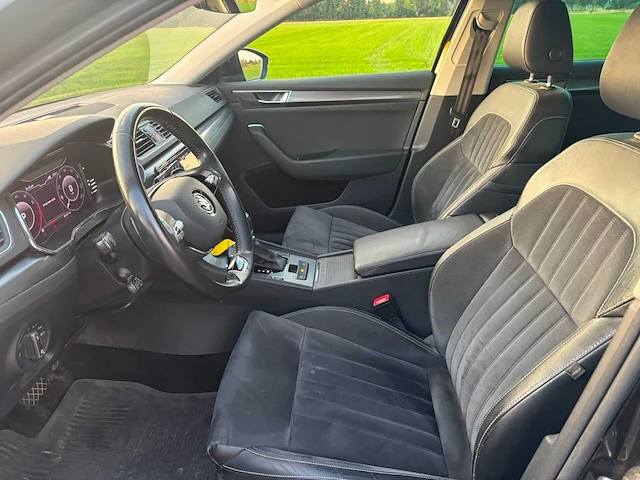 Skoda - 2021 - superb combi - 1.5 tsi sportl. bns - personenauto - afbeelding 2 van  16