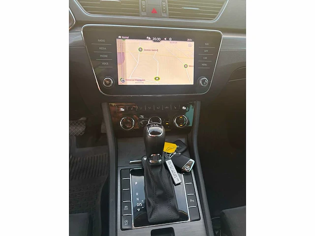 Skoda - 2021 - superb combi - 1.5 tsi sportl. bns - personenauto - afbeelding 4 van  16