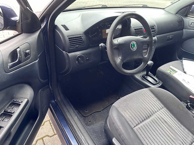 Skoda - octavia - 2.0 elegance automaat- 51-jn-hx - afbeelding 9 van  10