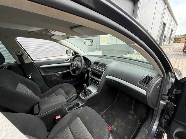 Skoda - octavia combi - 1.4 tsi ambition - personenauto - 2009 - afbeelding 2 van  26