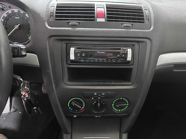Skoda - octavia combi - 1.6 ambiente - 37-sp-dk - 2006 - afbeelding 4 van  18