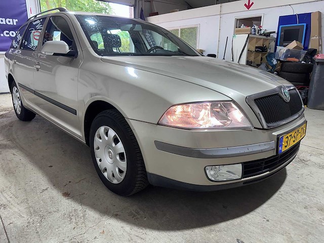 Skoda - octavia combi - 1.6 ambiente - 37-sp-dk - 2006 - afbeelding 14 van  18
