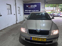 Skoda - octavia combi - 1.6 ambiente - 37-sp-dk - 2006 - afbeelding 15 van  18