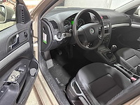 Skoda - octavia combi - 1.6 ambiente - 37-sp-dk - 2006 - afbeelding 16 van  18