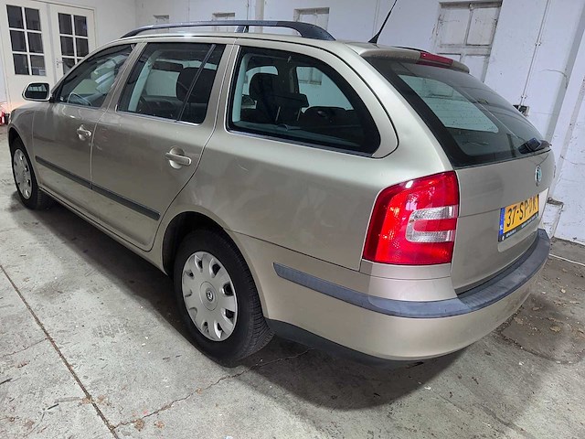 Skoda - octavia combi - 1.6 ambiente - 37-sp-dk - 2006 - afbeelding 4 van  9