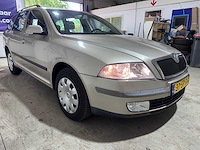 Skoda - octavia combi - 1.6 ambiente - 37-sp-dk - 2006 - afbeelding 6 van  9