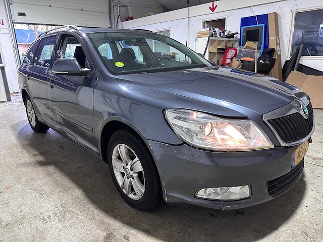 Skoda - octavia combi - 1.6 tdi gr.t.amb.bns - 45-tjv-4- 2012 - afbeelding 8 van  11