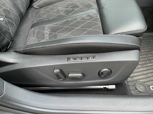 Skoda - octavia combi - 4x4 rs plus 2.0 tdi - car - 2023 - afbeelding 16 van  33