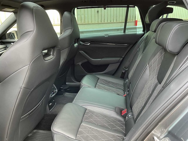 Skoda - octavia combi - 4x4 rs plus 2.0 tdi - car - 2023 - afbeelding 18 van  33