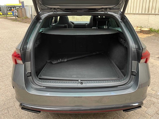 Skoda - octavia combi - 4x4 rs plus 2.0 tdi - car - 2023 - afbeelding 21 van  33