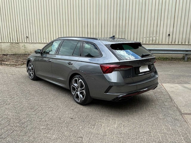Skoda - octavia combi - 4x4 rs plus 2.0 tdi - car - 2023 - afbeelding 28 van  33